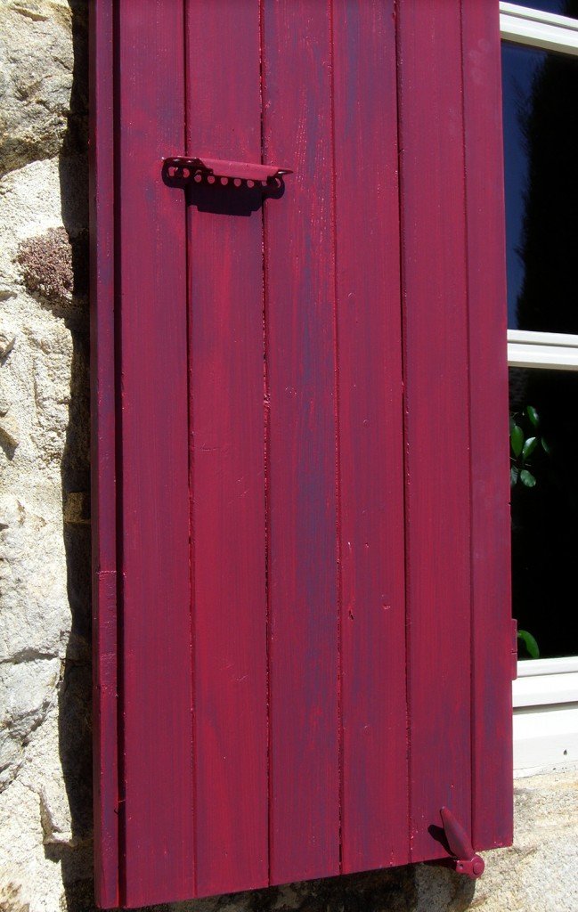 exterieur-patine volet rouge (1)
