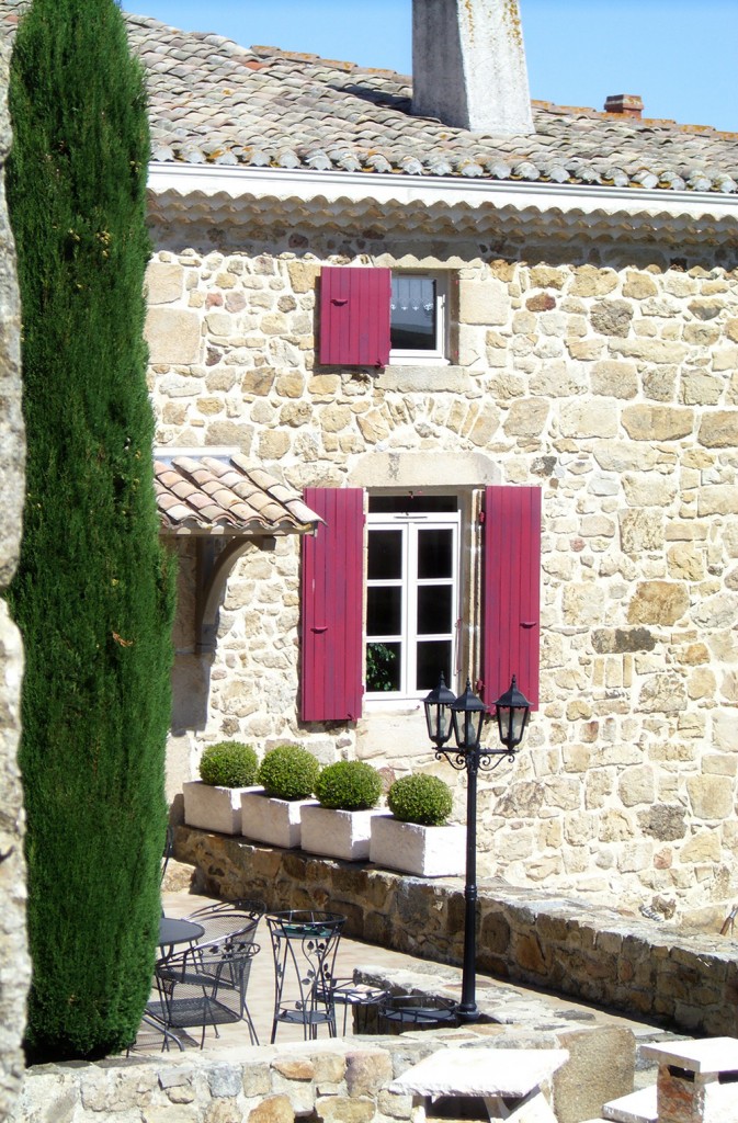 exterieur-patine volet rouge (4)