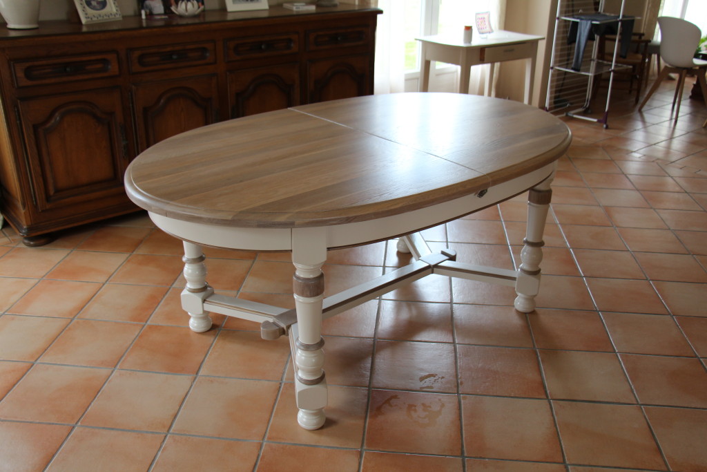 TABLE OVALE