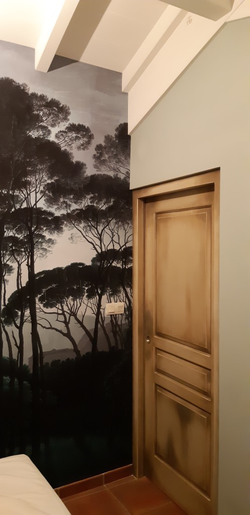 porte patinée dechirée marron 1